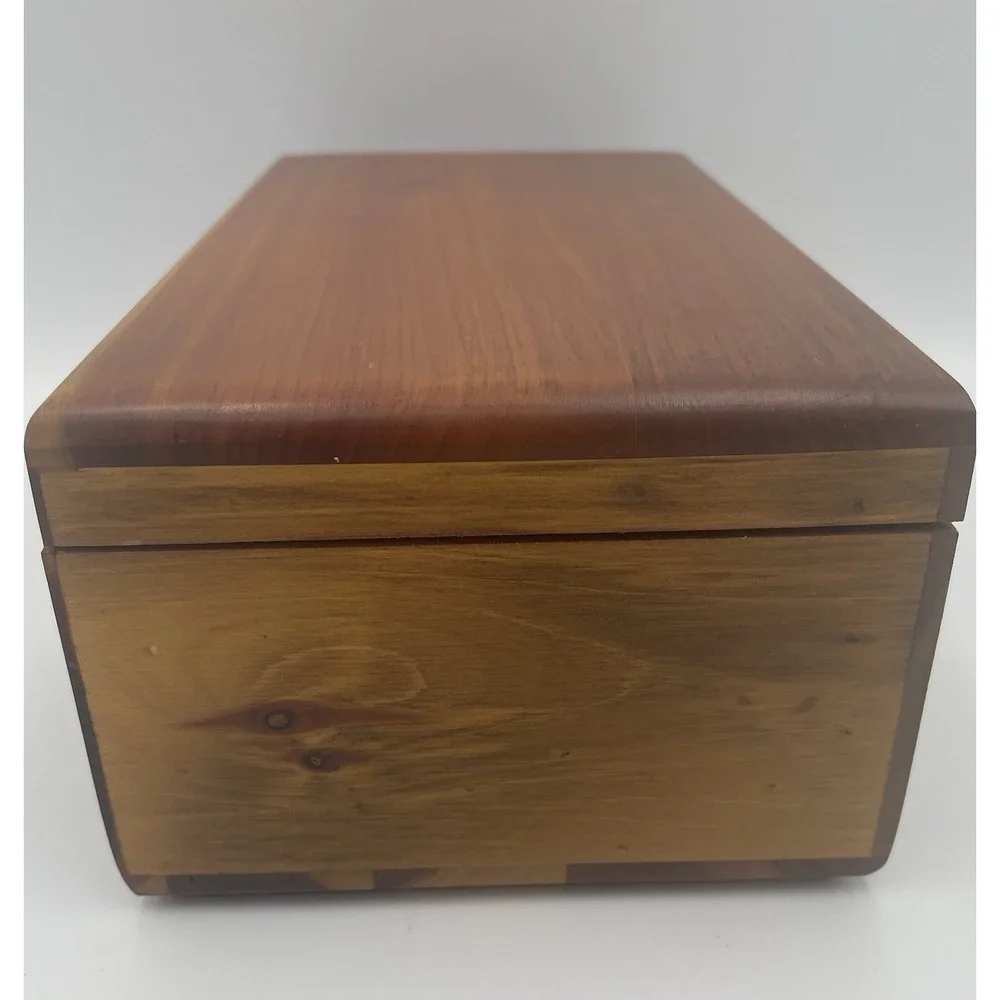 Vintage Lane Cedar Box Hope Chest Promo U & I Furniture Co. Logan UT With Key 9
